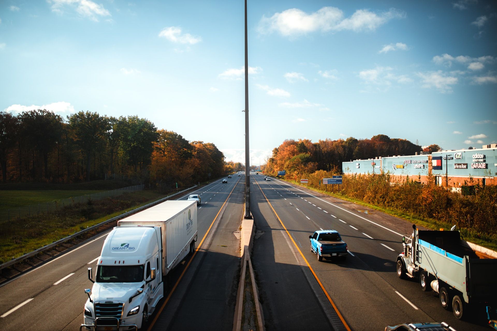 In-House or Outsource fleet management? What to choose for your business?